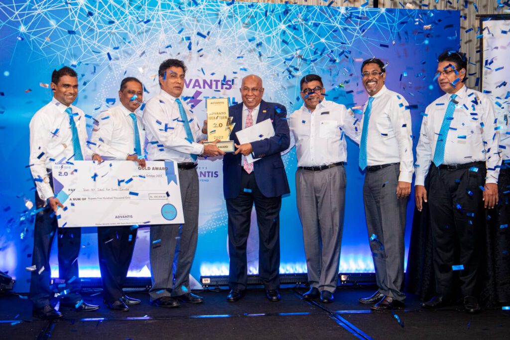 Lilip Sanjeewa, Capt. Mahendra Ranatunga, Jeevaka Gunadheera, Surindha De Abrew and Maazud Marzook receiving the Gold Award by Hayleys PLC Chairman & CEO, Mr. Mohan Pandithage and the Managing Director of Hayleys Advantis Group & Hayleys PLC Executive Director, Mr. Ruwan Waidyaratne.